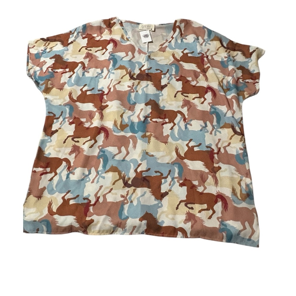 Avery•Horse Print Short Sleeve Top